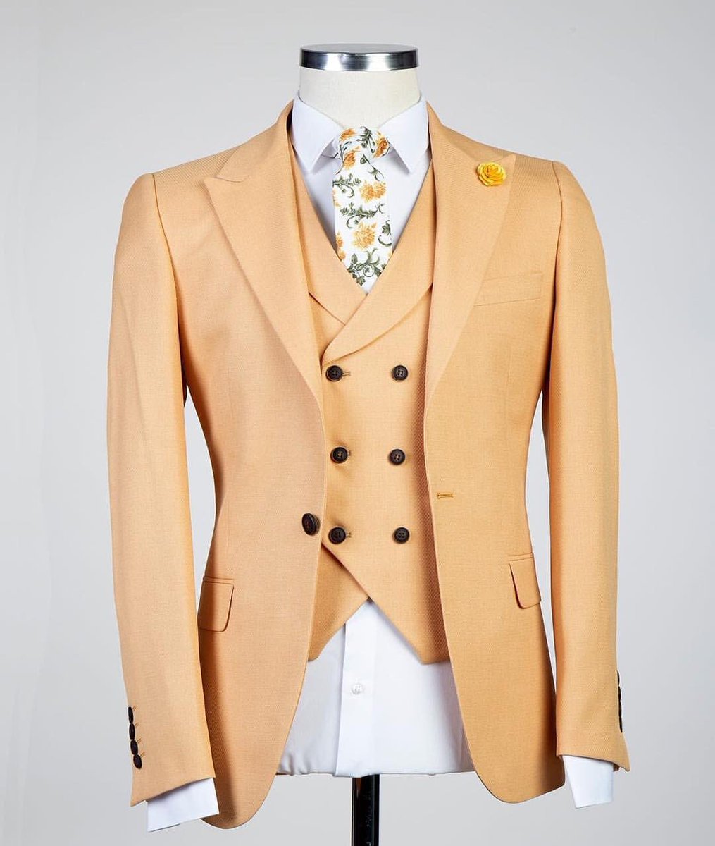 Sbudexx's tweet photo. #DJSBU We selling Men Stylish Custom Suits and Blazers at affordable prices with nationwide delivery. For more info contact us on instagram @suitupking or Whatsapp +27764762943. @djsbu https://t.co/BeWVO0a048