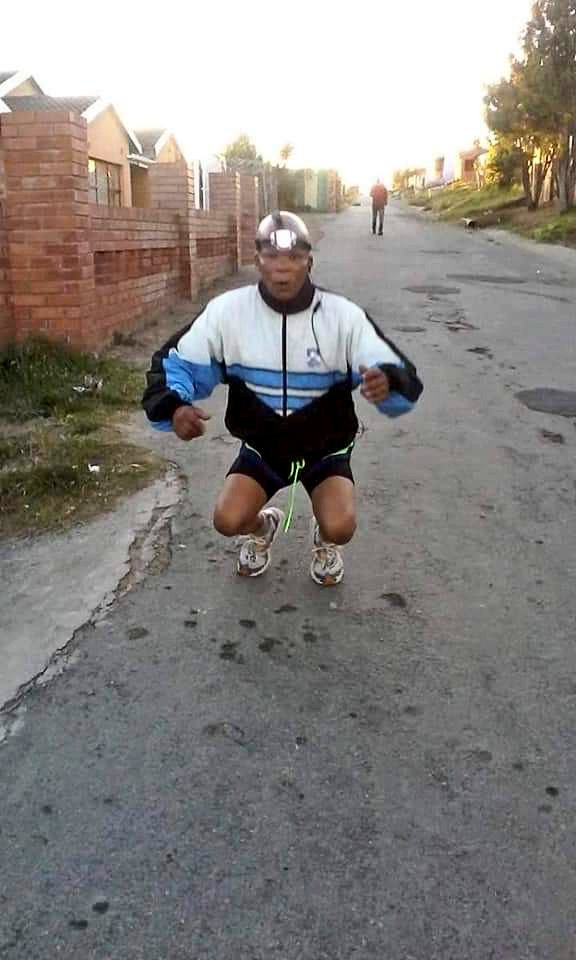 _MaliAndi_'s tweet image. Double blow for the boxing fraternity in South Africa as former pro boxer Reuben Matewu has also passed away. The orthodox pugilist hanged his gloves in 1980 but acted as adviser to a number of active boxers and a social commentator.
#RIPKidZion
@TimesBoxing