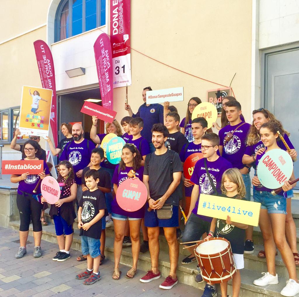 Avui hem col•laborat amb el tret de sortida de la marató del banc de sang! Ha sigut una de les parades de les ja tradicionals Matinades!!! Hi seran durant tot el dia! #live4live