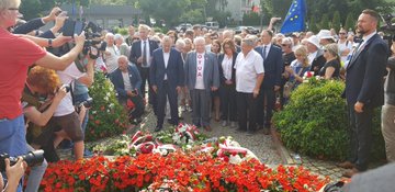 View image on Twitter