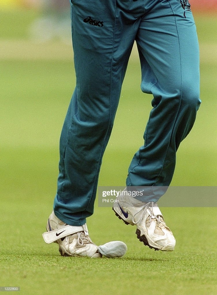 shoaib akhtar bowling shoes