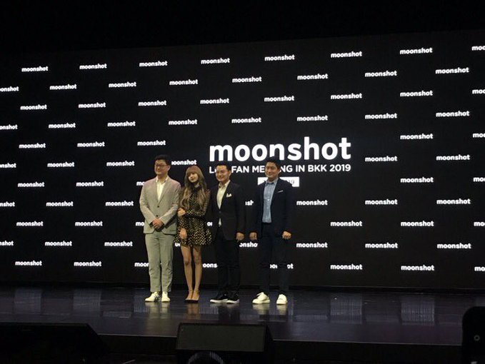 mnaEN's tweet photo. #Lisa arrived at moonshot press conference
#LISA20MParty #LISA #LALISA
#BLACKPINK
#LisaBLACKPINK
#LalisaManoban
#NoLisaNoMoney
#BLACKPINKINMELBOURNE
#BLACKPINKinManila https://t.co/fqPE3L3MKK