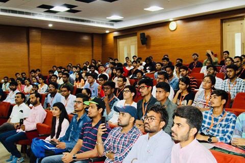 bsrajawat09's tweet photo. #think_india
#national_workshop
#on_android
MNIT jaipur
Chief guest :pr uday Kumar sir
(Director MNIT jaipur)
Chief speaker :@Arjuntiw123
(State organization secretaryABVP jaipur Prant
@shriniwas_hr @ABVPVoice @thinkindiaorg @AshishSainram https://t.co/Il4EQ1bQt8