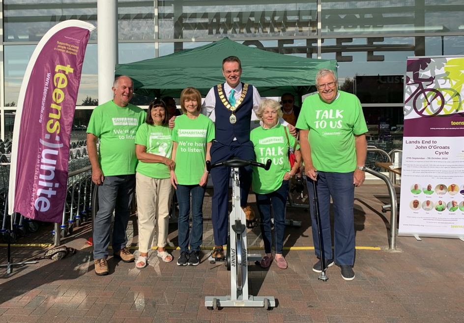 HertsEssexSams's tweet photo. An honour for @HertsEssexSams to stand alongside #Broxbourne mayor @SteveWortley as he promotes a fundraiser for his other charity @teensunite, which does wonderful work helping young people with a cancer diagnosis. https://t.co/w0ljfAgH7T