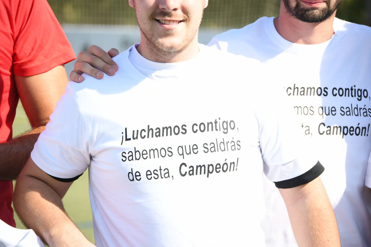 FedExFutbol's tweet photo. 📸Los árbitros extremeños envían un cariñoso mensaje de ánimo a ANTONIO DAVID VERA TRABADO, el colegiado que sigue hospitalizado tras un grave accidente de tráfico ¡Mucho ánimo compañero!😉 ¡Te esperamos!💪💪💪 https://t.co/u7YiZMciCJ