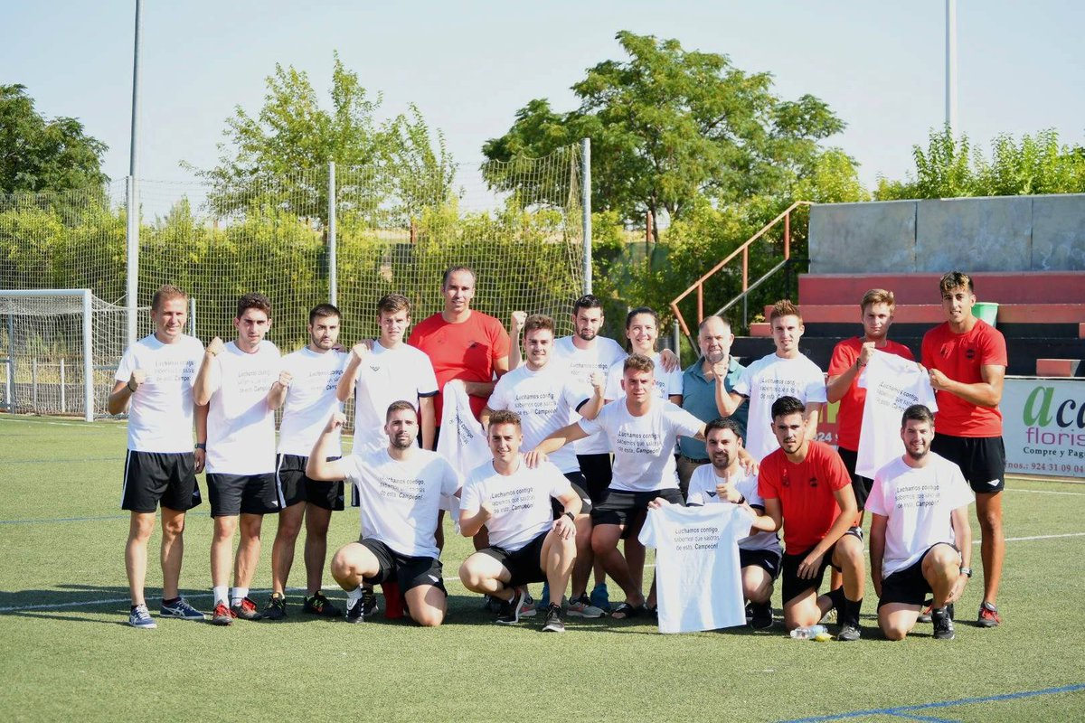 FedExFutbol's tweet photo. 📸Los árbitros extremeños envían un cariñoso mensaje de ánimo a ANTONIO DAVID VERA TRABADO, el colegiado que sigue hospitalizado tras un grave accidente de tráfico ¡Mucho ánimo compañero!😉 ¡Te esperamos!💪💪💪 https://t.co/u7YiZMciCJ