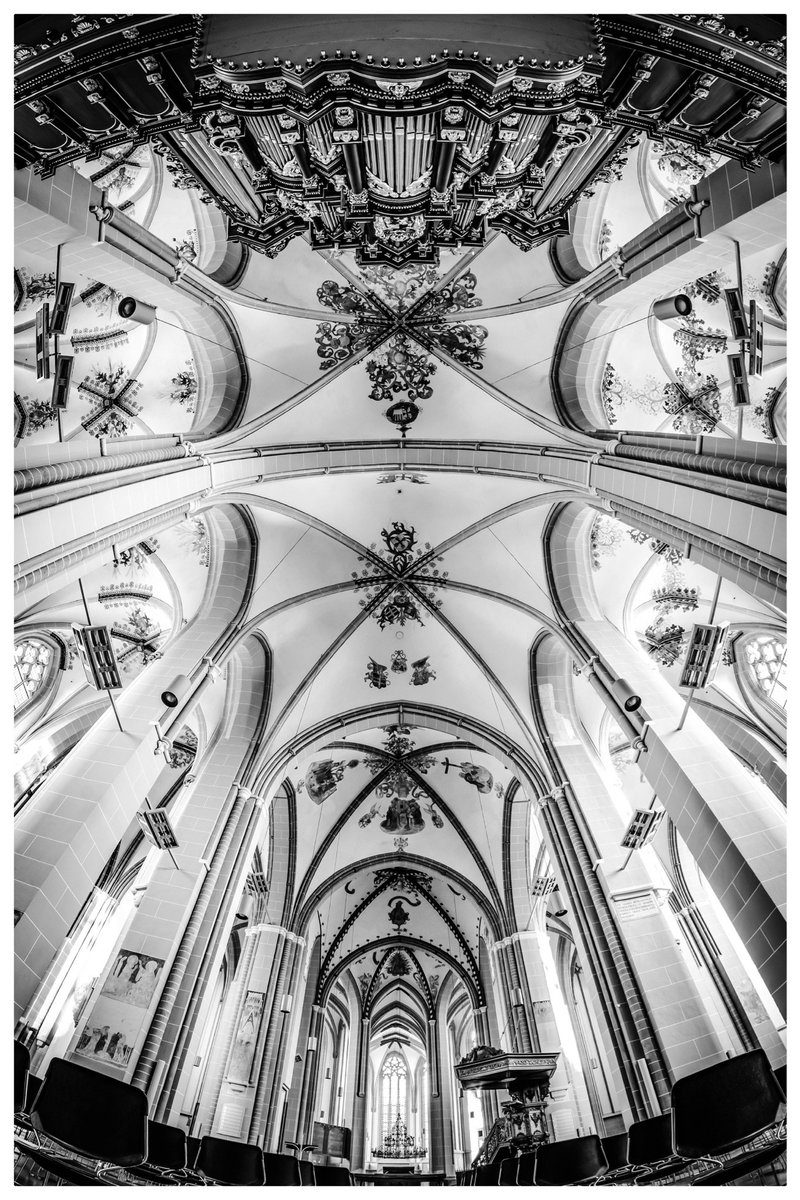 Het blijft toch een fotogenieke kerk, de <a href="/WalburgiskerkZ/">WalburgiskerkZutphen</a> met de <a href="/LibrijeZutphen/">LibrijeZutphen</a> en het <a href="/baderorgel/">baderorgel</a> in de gemeente <a href="/gem_Zutphen/">Gemeente Zutphen</a>.