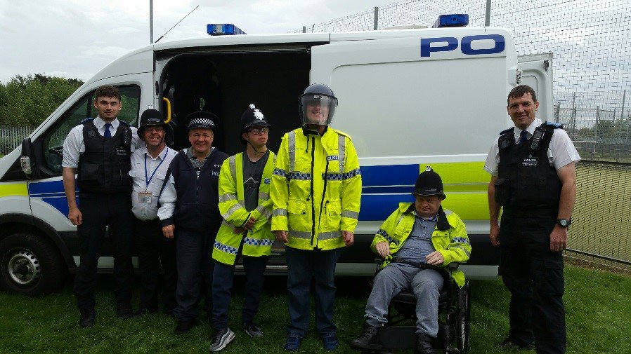 MerPolKnowsley's tweet photo. Yesterday (30/08/2019), Knowsley Local Policing Community officers attended a community event with our friends at Kirkby Leisure Centre. We hope you enjoyed trying on our uniforms and taking a look at the kit we use.
Thanks for inviting us along! #MPCommunityFirst https://t.co/lkxTibcJ4m
