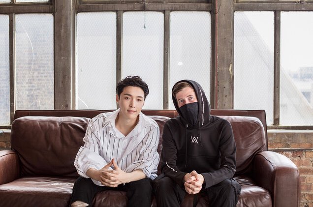 LayIran's tweet photo. Happy birthday #SheepRelift ^^
Thank you @layzhang & @IAmAlanWalker for this epic collaboration 🐑♥️♥️
We wish to see more of you together😀 https://t.co/dP0qlsA9FB