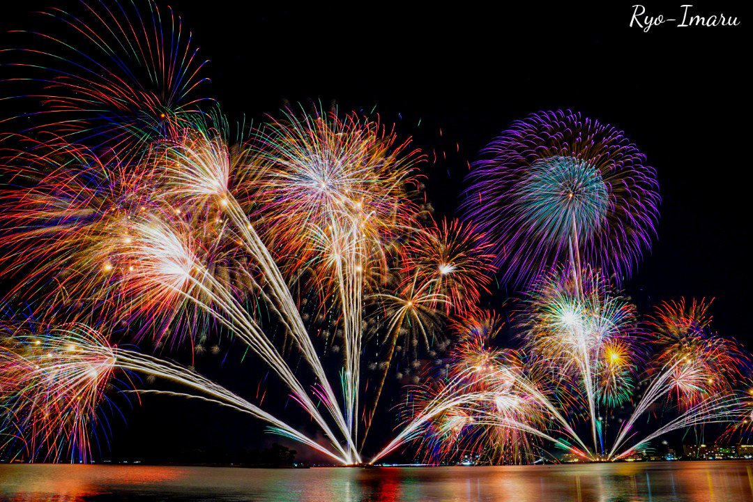 ぶあちゃん Twitterissa 花火の写真でまとめました 1 萩 日本海大花火大会 山口県萩市 2 松江水郷祭湖上花火大会 島根県松江市 3 関門海峡花火大会 山口県下関市 福岡県北九州市 4 宮島水中花火大会 広島県廿日市市 8月を写真4枚で振り返る