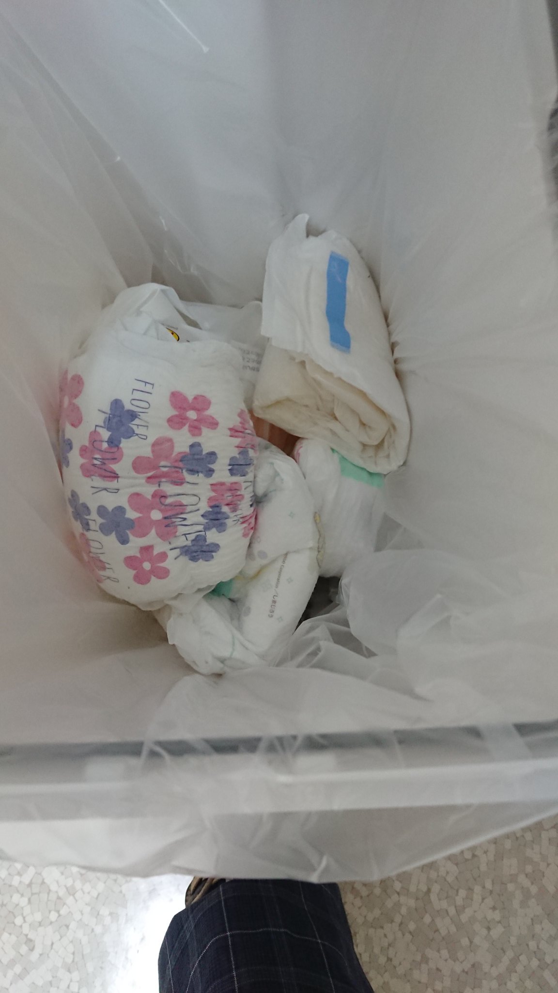 にこ おむちゅ垢 あと おむつ捨てるところのゴミ箱 Sbとパッドは私 T Co 3o8wkldwig Twitter