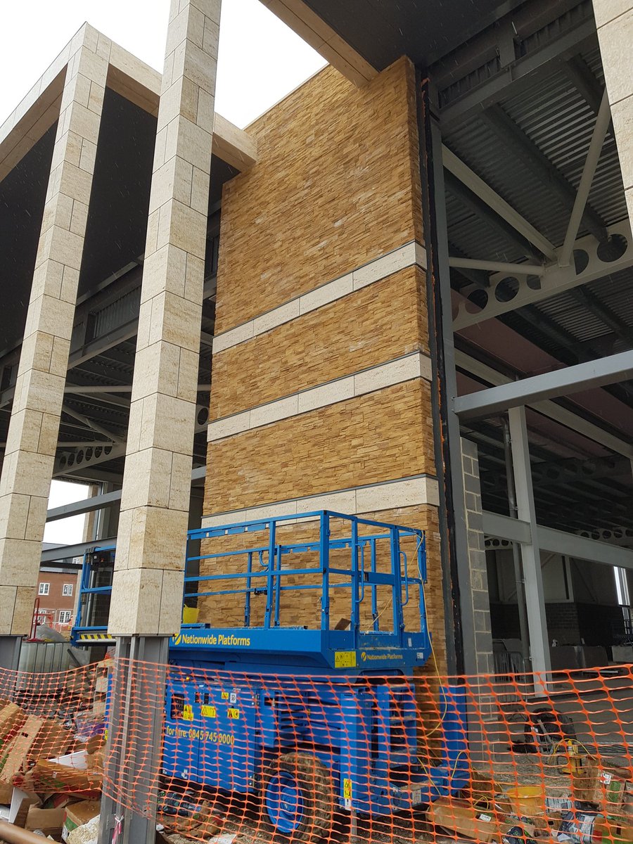 sasbricklaying's tweet photo. Some progress pictures #bicestervillage #stonecladding #bricklayers #stonemasons #bricklaying #stonework #fernhillstone https://t.co/orta7Kbs9Y