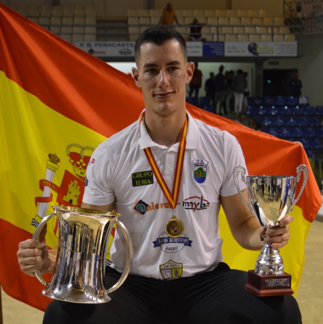 pbclubbansander's tweet photo. Víctor González se proclamó campeón de España de 1ª Categoría por primera vez y además con doble récord, el del campeonato y el absoluto que consiguió el año pasado en la bolera de Cueto llegando hasta la cifra de 755 bolos. 
¡Enhorabuena de parte de toda la P.B. Club Bansander! https://t.co/LHW6v5wjyg