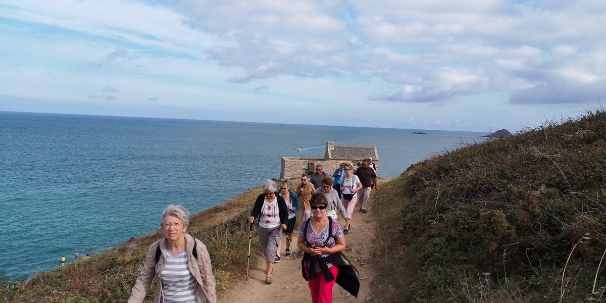 CchmVA's tweet photo. Séjour découverte de la Bretagne ....
Sur le chemin des douaniers avec le séjour seniors qui vient de démarrer !!!
Que la côte est belle en cette saison https://t.co/vuMiwmTAlY