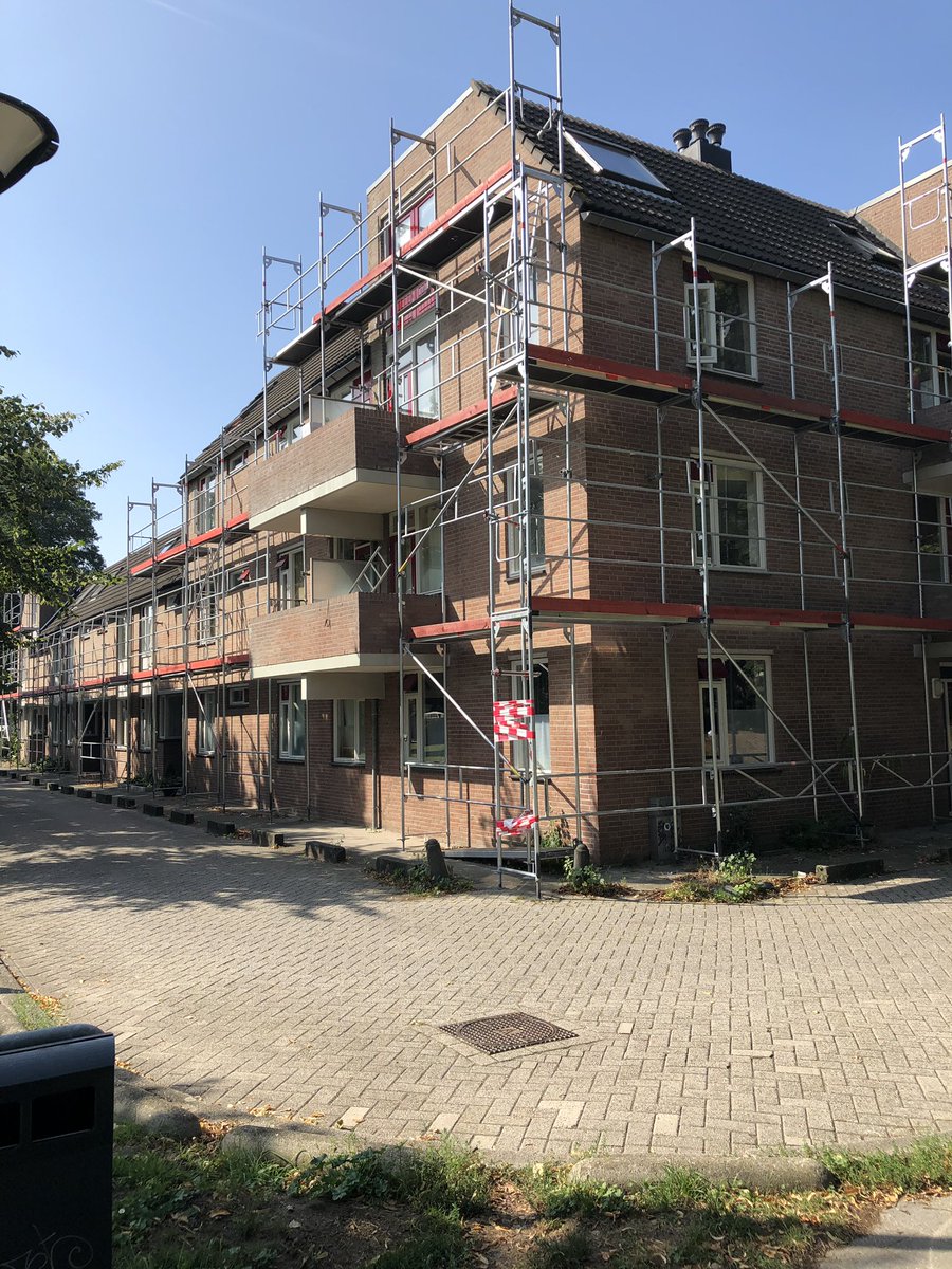 RavesteynGevel's tweet photo. Project stieltjesstraat ook in volle gang. Steiger,-metsel, en voegwerk verzorgen wij voor #rozavastgoedonderhoud. https://t.co/rQxzL5ZXxY