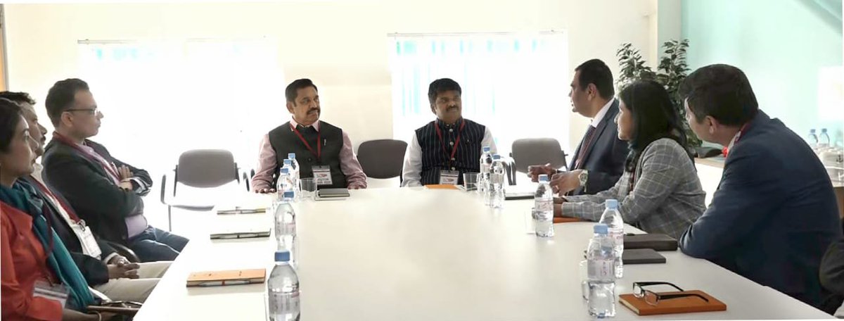 aiadmk_news's tweet photo. இங்கிலாந்து தொழிலதிபர்கள் தமிழ்நாட்டில் முதலீடு செய்ய வருமாறு தமிழக முதல்வர்
எடப்பாடி பழனிசாமி அழைப்பு விடுத்துள்ளார். @CMOTamilNadu #EPSInLondon https://t.co/nAOaiIAZJ5