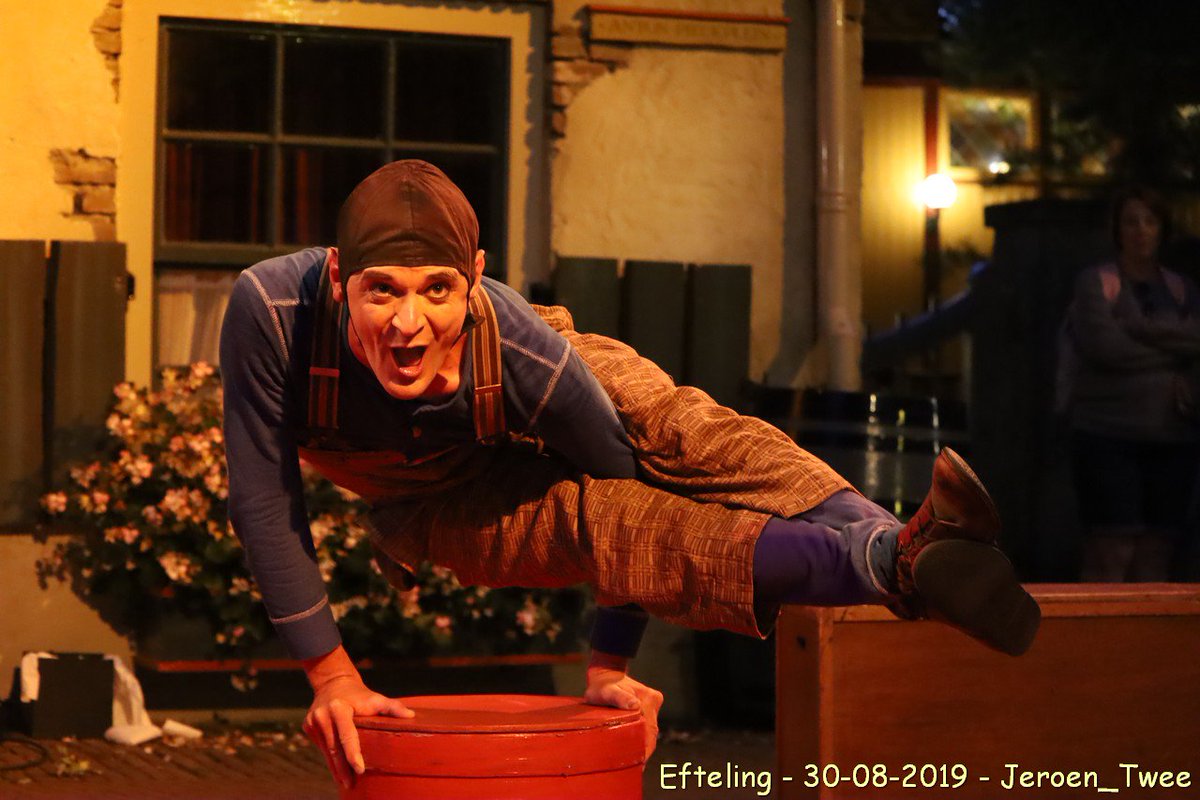 jeroen_twee's tweet photo. Barto en een ton. #Efteling #9pf #npf19 https://t.co/J583mEFm6k