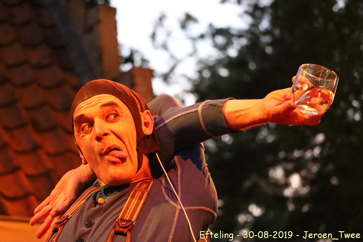 jeroen_twee's tweet photo. Barto drinkt water.  #Efteling #9pf #npf19 https://t.co/DLcqWj8qOv