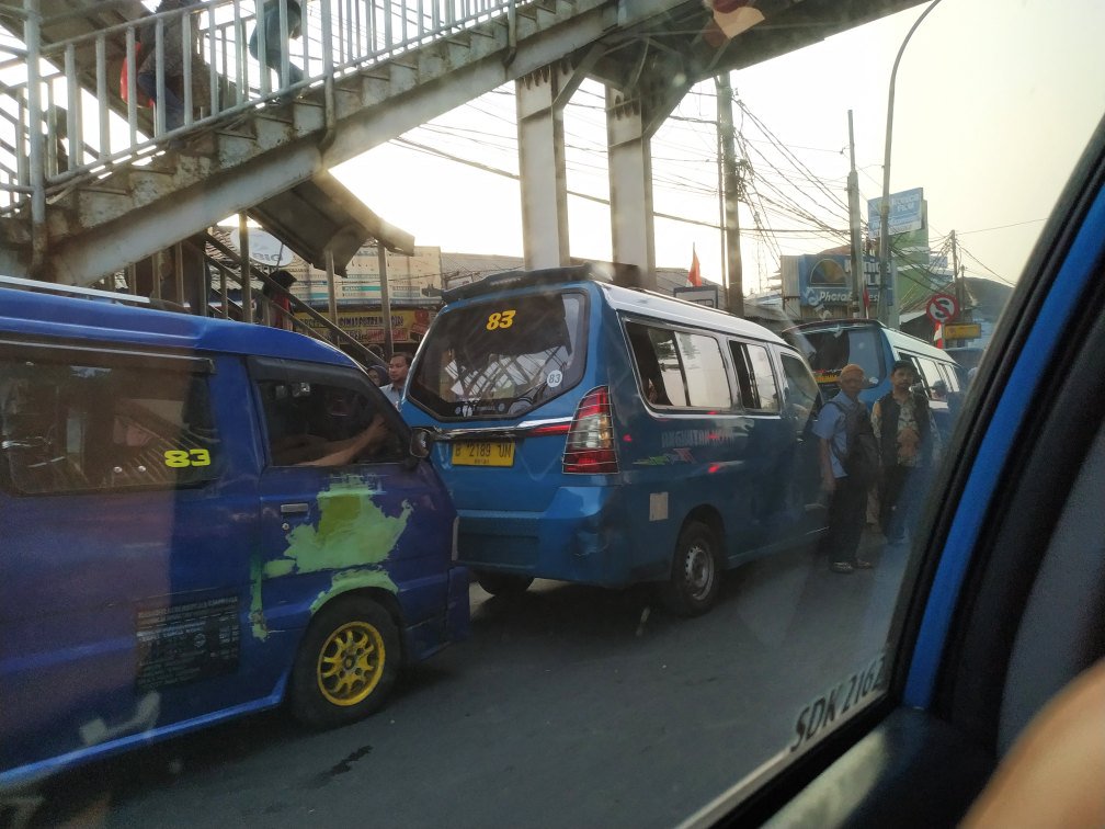 Allan_Costantin's tweet photo. Selalu macet di Lt. Agung tolong dibantu @TMCPoldaMetro https://t.co/YzdUCxXTHm