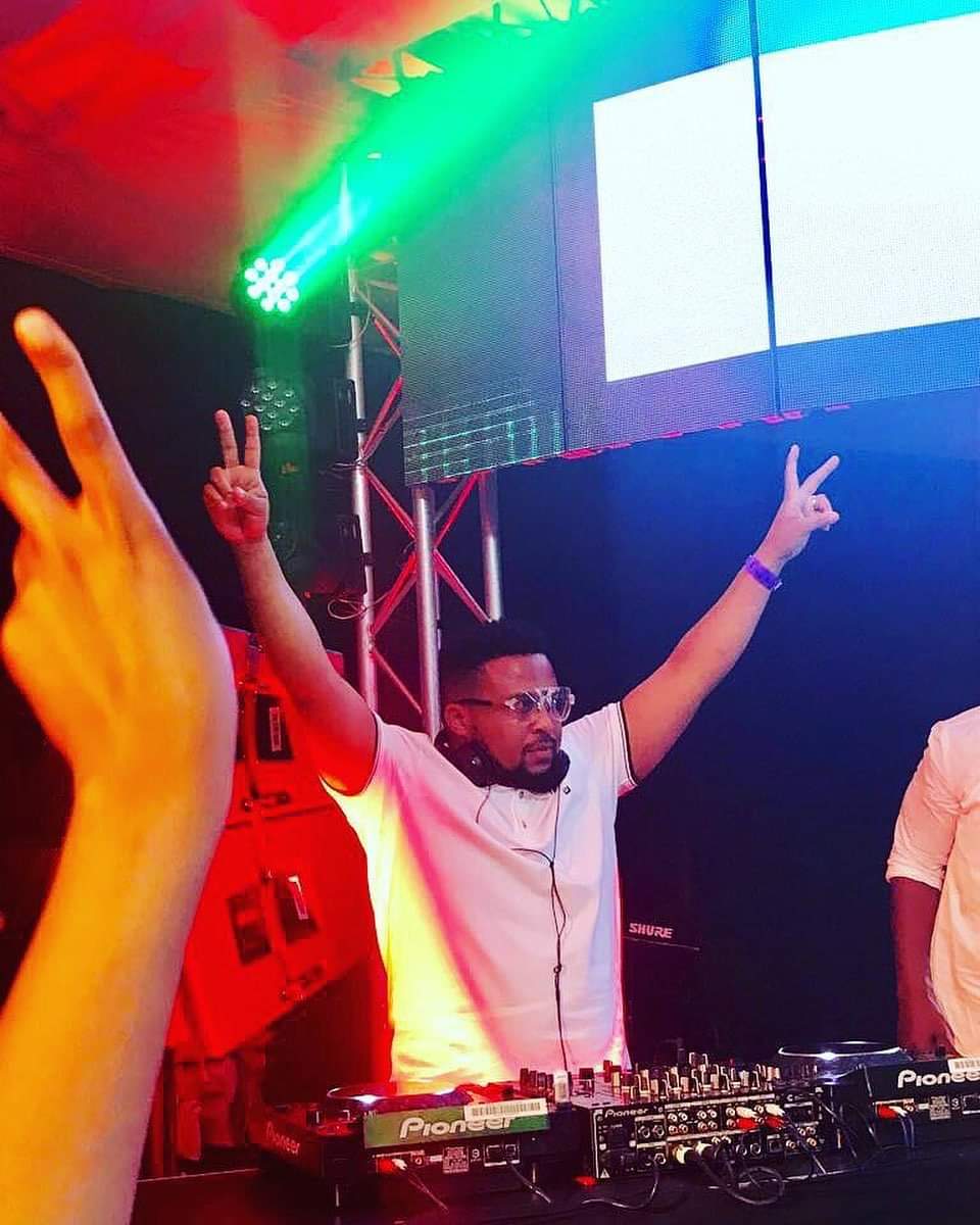 DJSOXsa's tweet photo. #TheeFinestGigGuide in order!!! Lets shut down August in style at the following venues

Sat 31 Aug - Eyadini Lounge
Sat 31 Aug - Uhuru Clairmont
Sun 01 Sep - Kwa Ace Capetown

Follow @DJSOXsa on IG &amp; Twitter
🔜 👉🏼 #DjSoxBdayTour2019 https://t.co/obHsma17oN