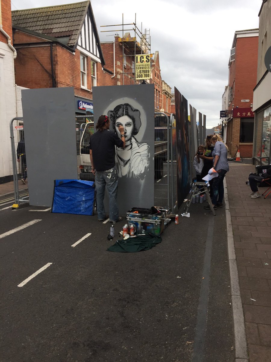 Can you tell who it is yet? <a href="/StephenQuickArt/">STEPHEN QUICK</a> #bosfest #liveart