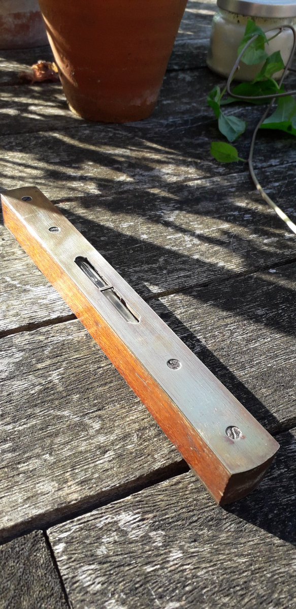 LETTERCARVE's tweet photo. Often the simplest things give the greatest pleasure. This beautiful brass and mahogany spirit level was from the estate of my late uncle. https://t.co/GZV0hak66s