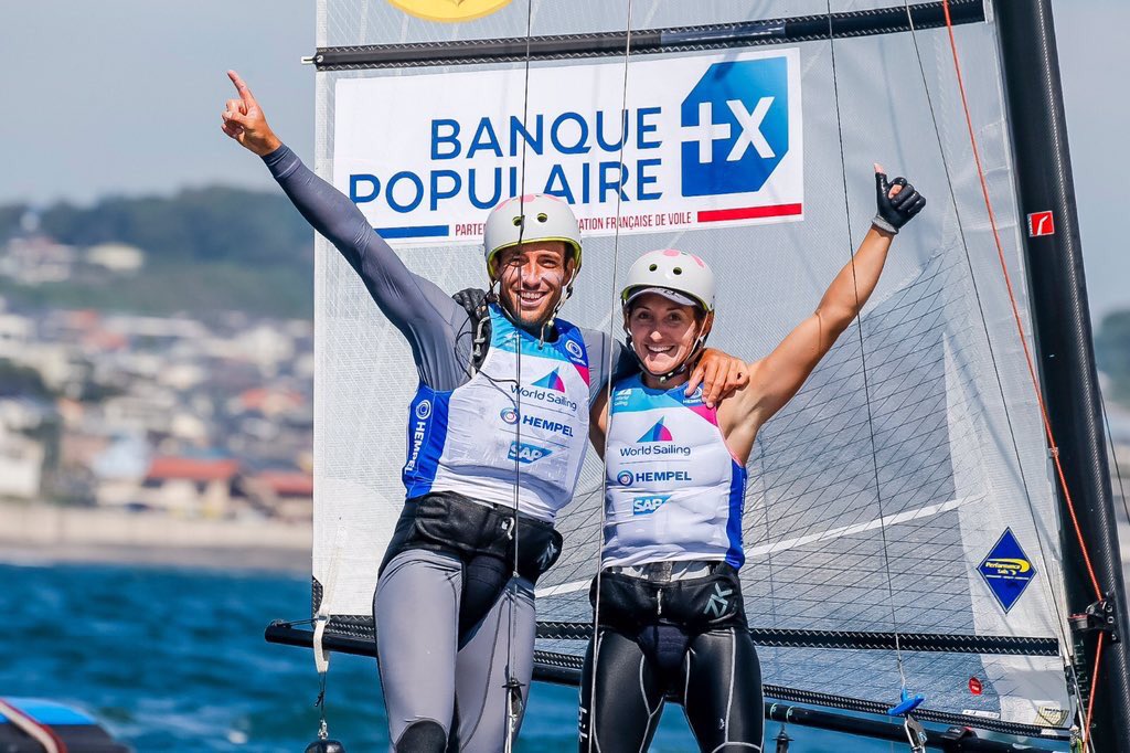 Superbes résultats 🇫🇷 pour ce premier jour de Medal Race des #hwcsenoshima : 
🥇 @LouisGIARD et 🥉<a href="/pierro_lecoq/">Pierre Le Coq</a> en RS:X
🥇<a href="/ManonAudinet/">Manon Audinet</a> et <a href="/DelapSailing/">Delapierre Quentin</a>  en Nacra 17
🥉Aude Compan et Julie Bossard en 49er FX 

#ObjectifTokyo