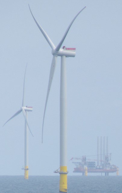 #SiemensGamesa reaches milestone: #1GW of operational capacity reached at Hornsea1 project! 147 of 174 #SWT-7.0-154 #offshorewind turbines are commissioned at the world's largest offshore wind power plant. Final capacity will be 1.2 GW when completed. <a href="/Orsted/">Ørsted</a> #directdrive #SGRE