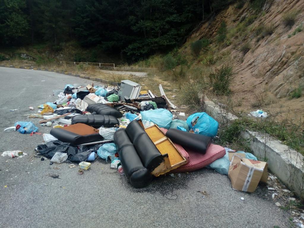 ForCalabria's tweet photo. @GiuseppeBelcas3 Tutto questo non è un bel vedere e non è biglietto da visita per la perla della Sila. #daripulire https://t.co/adB6Vjmguy