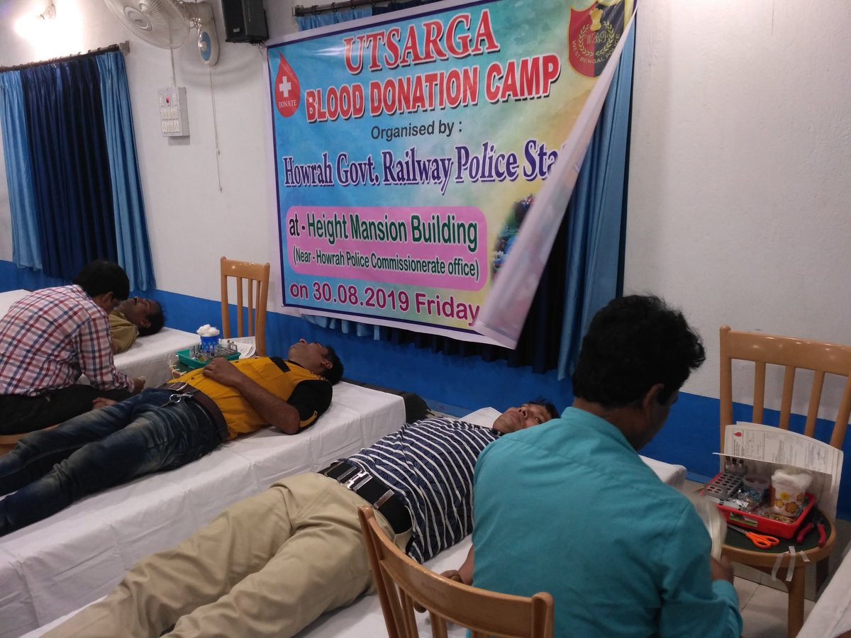 WBPolice's tweet photo. Blood Donation Camp was organised by Howrah GRPS #HowrahGRP. Total 60 units of blood were donated by police personnel and local people 
#DonateBloodSaveLife
#UTSARGA https://t.co/eaqi7nQ6Mv