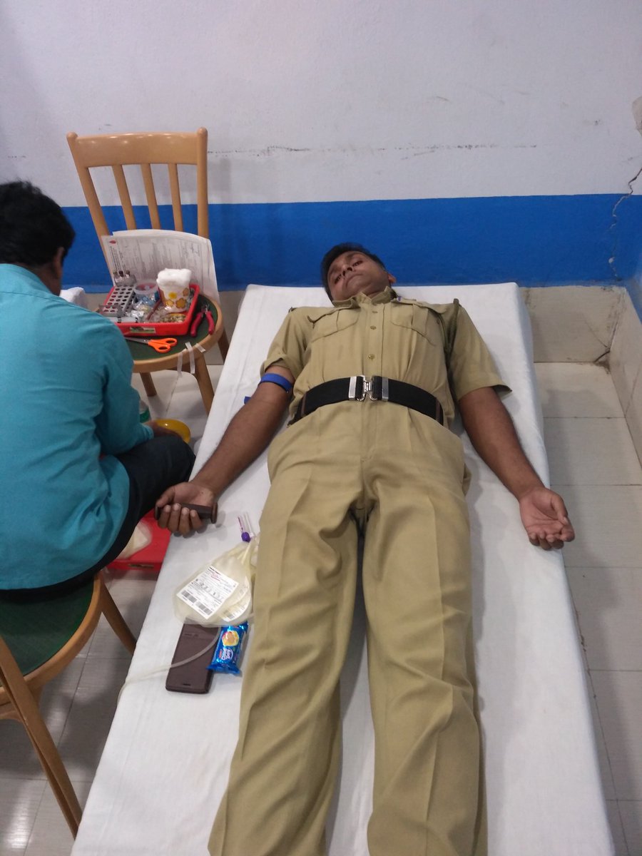 WBPolice's tweet photo. Blood Donation Camp was organised by Howrah GRPS #HowrahGRP. Total 60 units of blood were donated by police personnel and local people 
#DonateBloodSaveLife
#UTSARGA https://t.co/eaqi7nQ6Mv