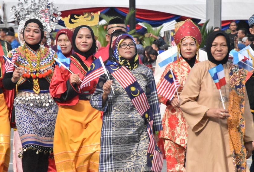 501Awani's tweet photo. #AWANInews #ICYMI Rakyat Sabah dinasihat tidak terpengaruh anasir gugat perpaduan kaum #MerdekaKU #MaknaMerdeka https://t.co/YoFm0RO0JE https://t.co/SpkXXXzFZE
