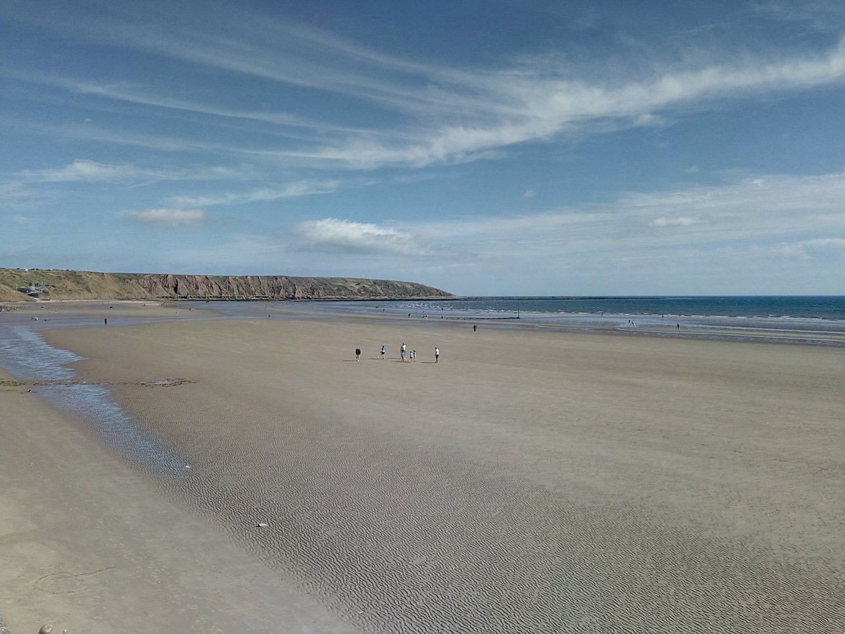 FileyFlat1's tweet image. Bright and breezy and very low tide in #Filey this morning