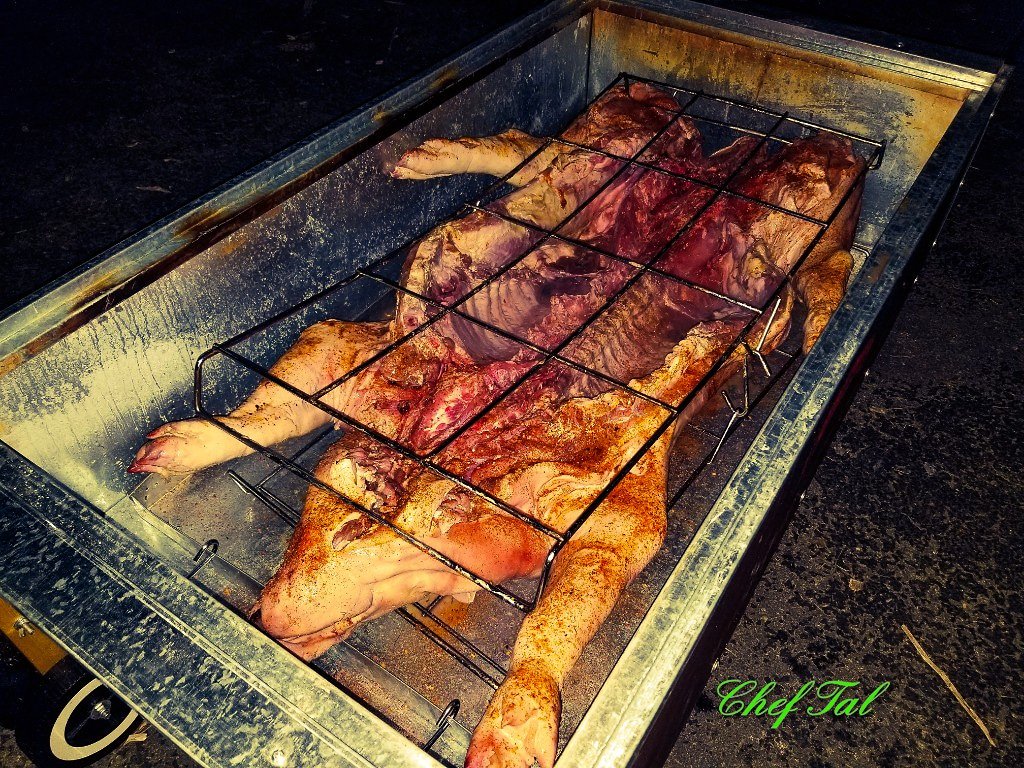 citysims's tweet photo. Up at 5am Catering a Hawaiian Whole Hog (90lbs)Luau in West Virginia. My transportable Roasting Box will cook it Perfectly
#wholehog #pig #earlymorning #saturday #luau #cochon #pigroast #anthonybourdain #bbq #truecooks #chef #hawaii #FormerWhiteHouseChef #FreshIsAlwaysBetter https://t.co/OFFGz67fml