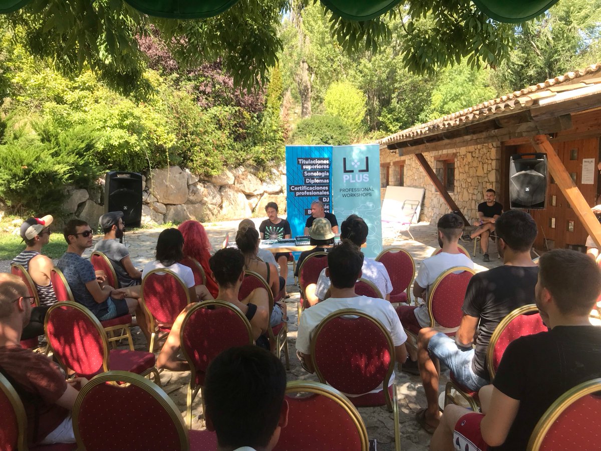 ParallelFest's tweet photo. Good morning ☀️ Waking up with Live Performance Workshop 1 | Play, Stop, Repeat by @microFusa, the first of our Paral·lel Plus+ workshops this year 👨🏫
#ParallelFestival #ParallelFestival2019 https://t.co/qUh970IAnE
