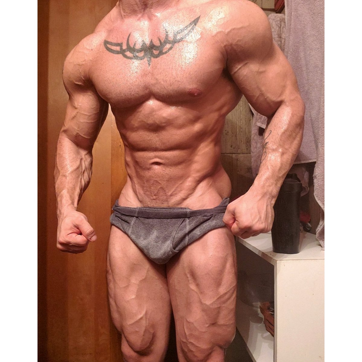 robbygunzotti's tweet photo. Unstoppable. 

12 days out. #MrOlympiaAmateur https://t.co/W7FoTqr1iY