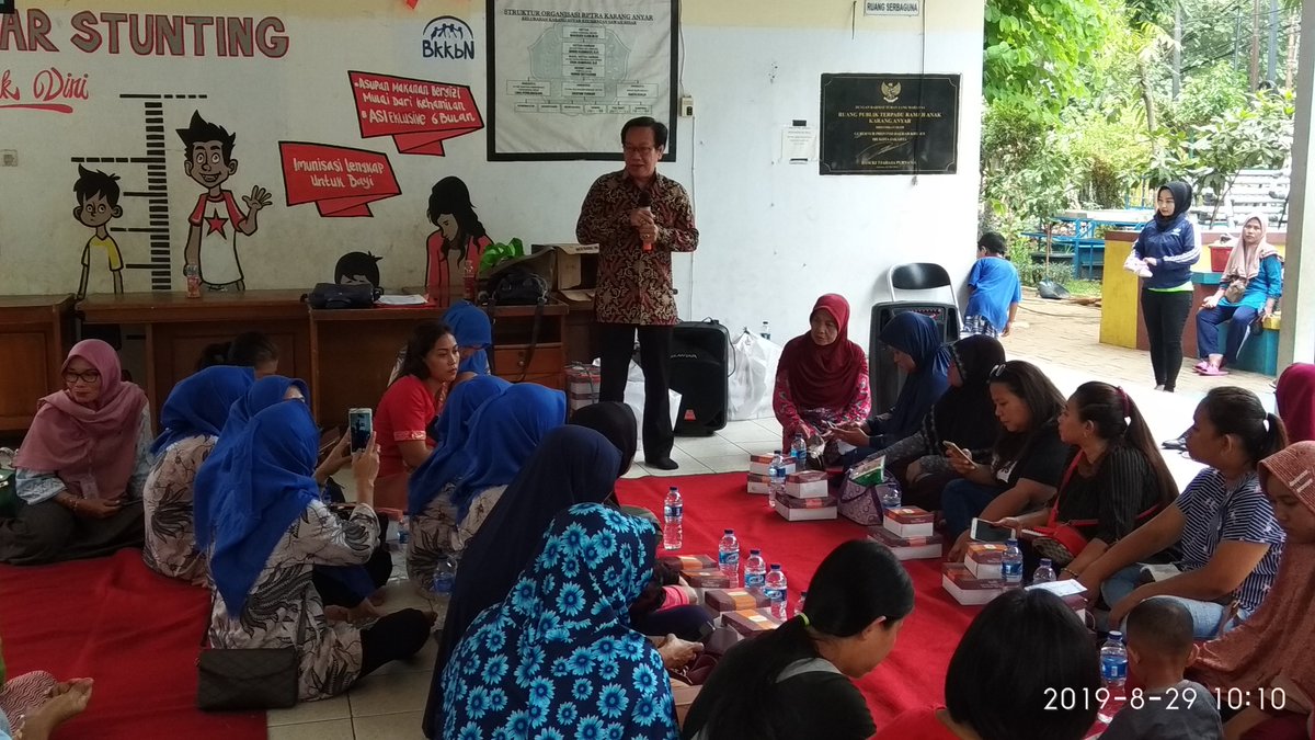 rptrakarangany2's tweet photo. Kamias 29.agustus,2019. mendampingi kegiatan Pertin PPKB RW, Kel, karanganyar yang di hadiri oleh PLKB kel, (ibu wiwi&amp; Bpk RW 08, bp yunus dan sosialiasi dasawisma ) di ruang serbaguna RPTRA. 
 @tutykusumawati
@Ermasuryani63 
@sabes_JP 
@walikotajakpus 
@rptrakarangany2 https://t.co/owbxqFirsO