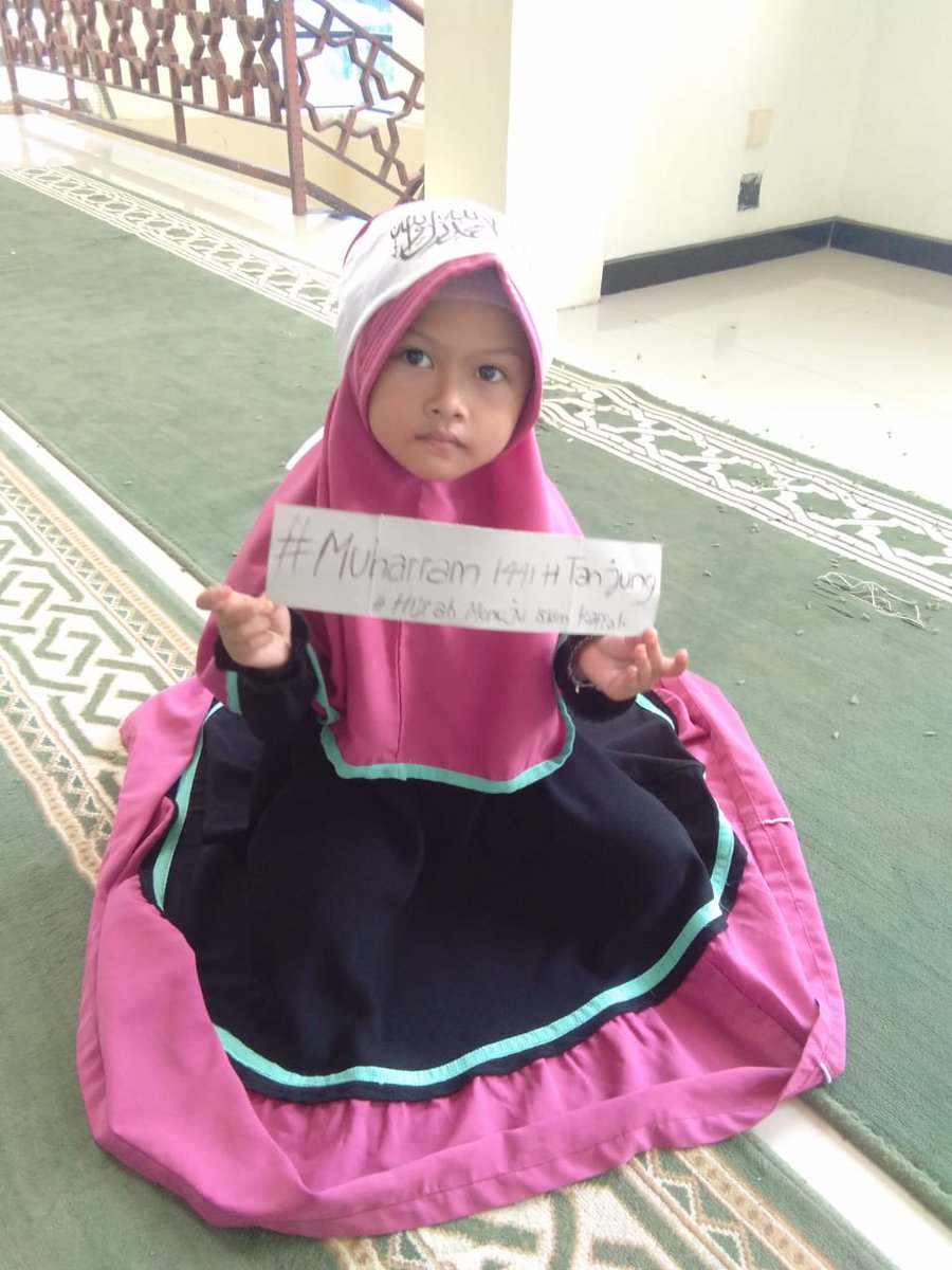 YatiLutvi's tweet photo. #MUHARRAM1441HTANJUNG
#MUHARRAM1441HKALSEL
#HIJRAHMENUJUSYARIAHKAFFAH
#HIJRAHSELAMATKANINDONESIA
#TINGGALKANLIBERALISMELAWANKOMUNISME
#WEARETHEWORLDKHILAFAH https://t.co/vkV4ic8IMD