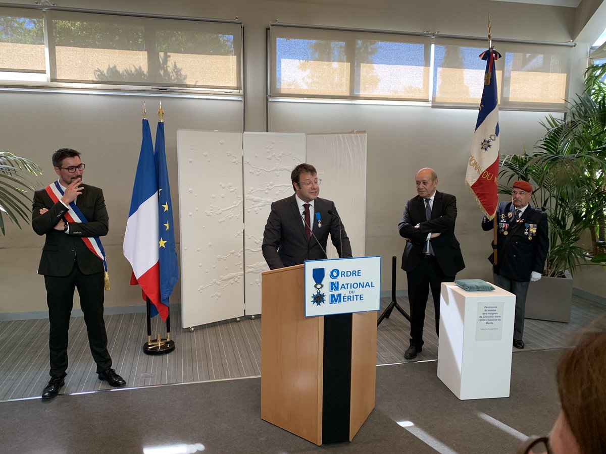 HuguesMeili's tweet photo. « Pourquoi pas ? »
Remise des insignes de l’Ordre National du Mérite au Président @LoigCG par le Ministre @JY_LeDrian aux côtés du Maire de @villeliffre @guilhome35 ... moment d’émotion et d’enthousiasme largement partagés ! https://t.co/VhhUZ4ZZMF