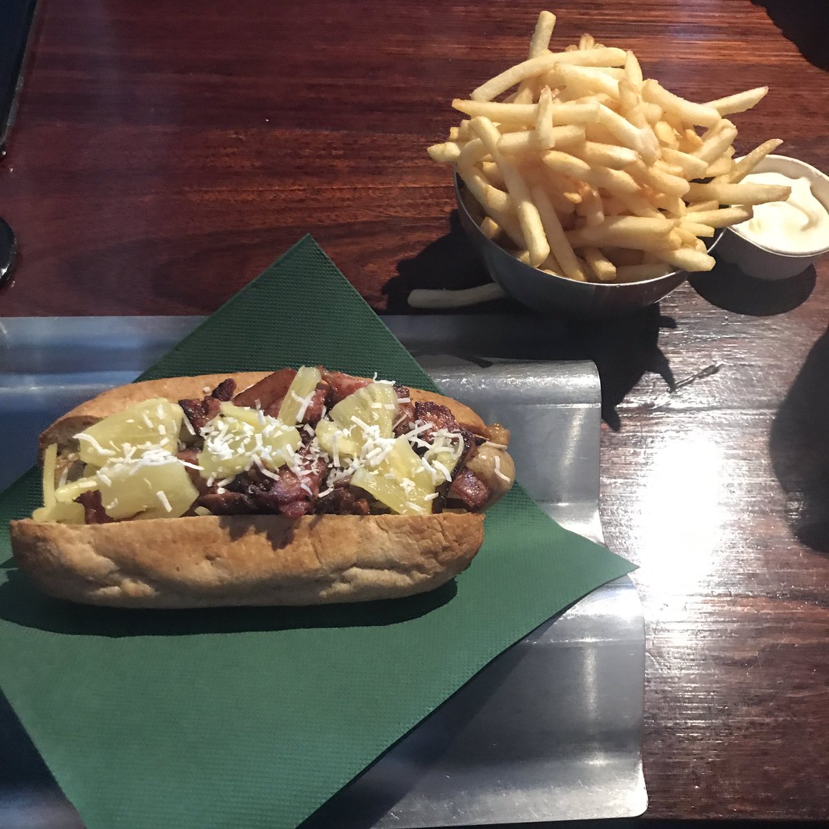 in_reverie's tweet photo. Forum at the WACA, WAFL finals game between South Fremantle and Claremont, followed by some gourmet hotdogs to finish off the day
Busy Saturday of Sports
#wafl #waflfinals #sffc #cfc #waca #runamuk https://t.co/O8lteQDBxf