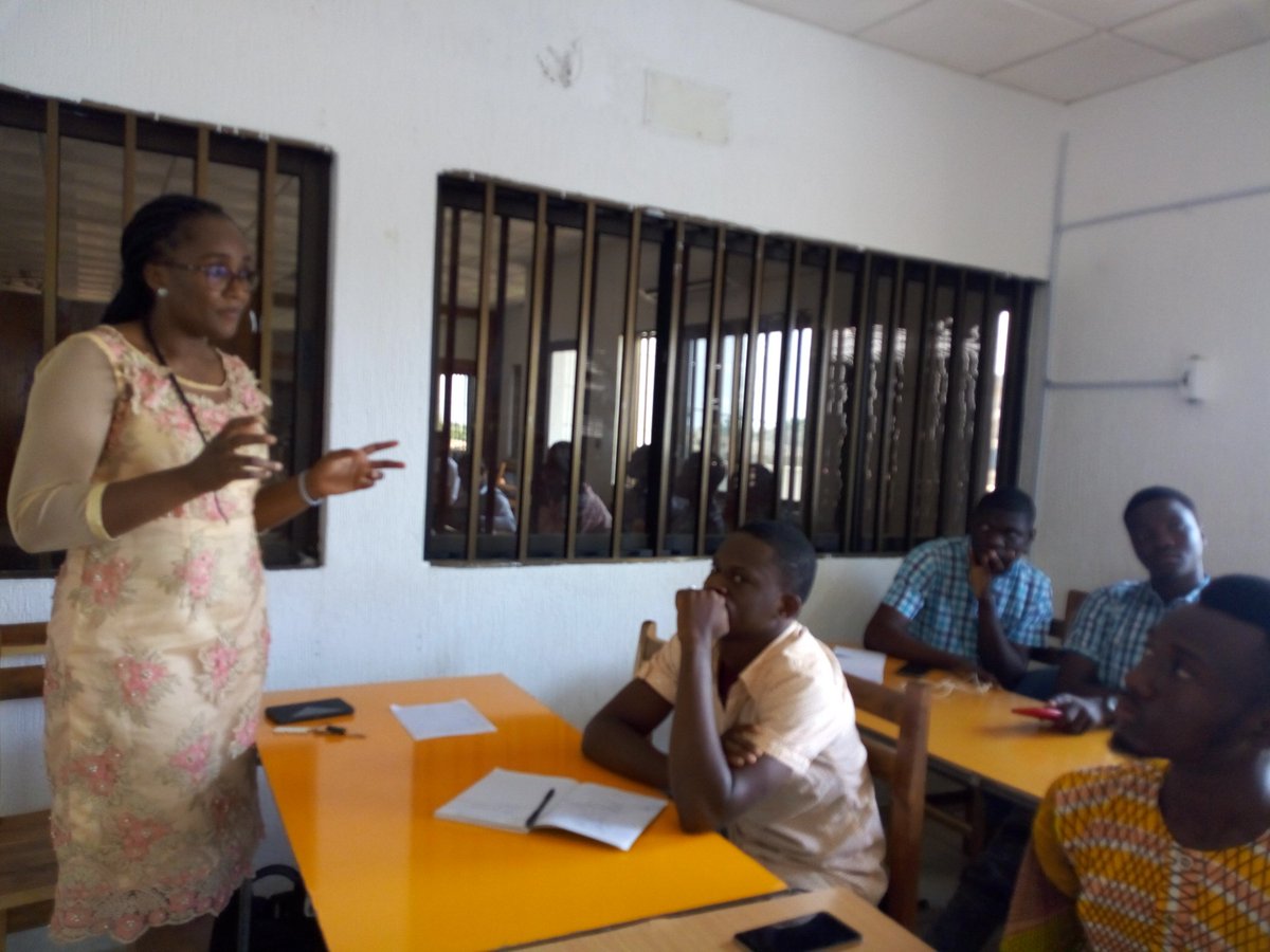 ab_benin's tweet photo. Aujourd'hui, nous célébrons la journée internationale du blog à travers notre #WorkshopBlogging. @Aigleroyal229 forme les participants sur les métiers du Web, partage son expérience personnelle et parle des avantages à tirer du développement d'applications.
#BlogDay229
#wasexo https://t.co/nmJqgkj5GZ
