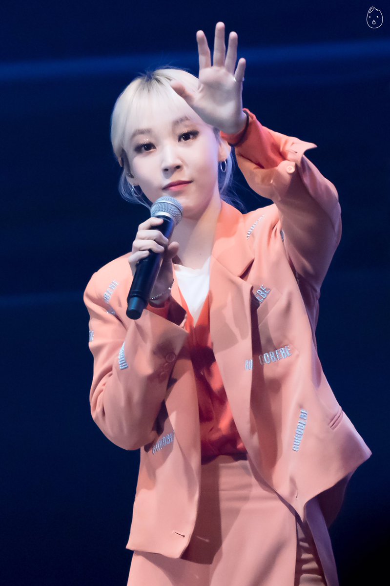 190524 렛츠플라이 원앤원 콘서트 마마무 문별 

나도 너의 달이 될 수 있을까?
오늘처럼 선물을 주고 싶어.

너에게.

#마마무 #문별 #MAMAMOO #MOONBYUL