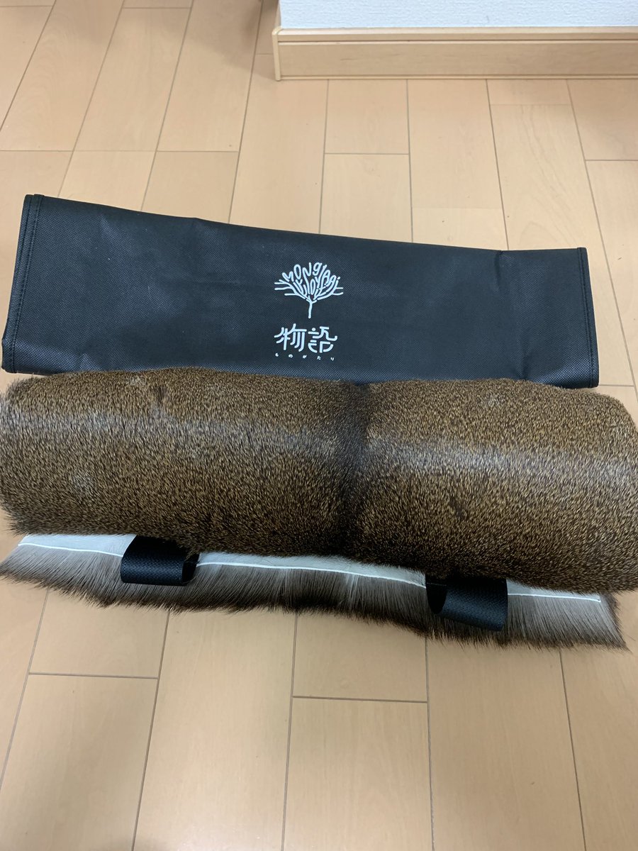 物語さんから届いた鹿の毛皮のカーミットチェアカバー。 普通の既製品