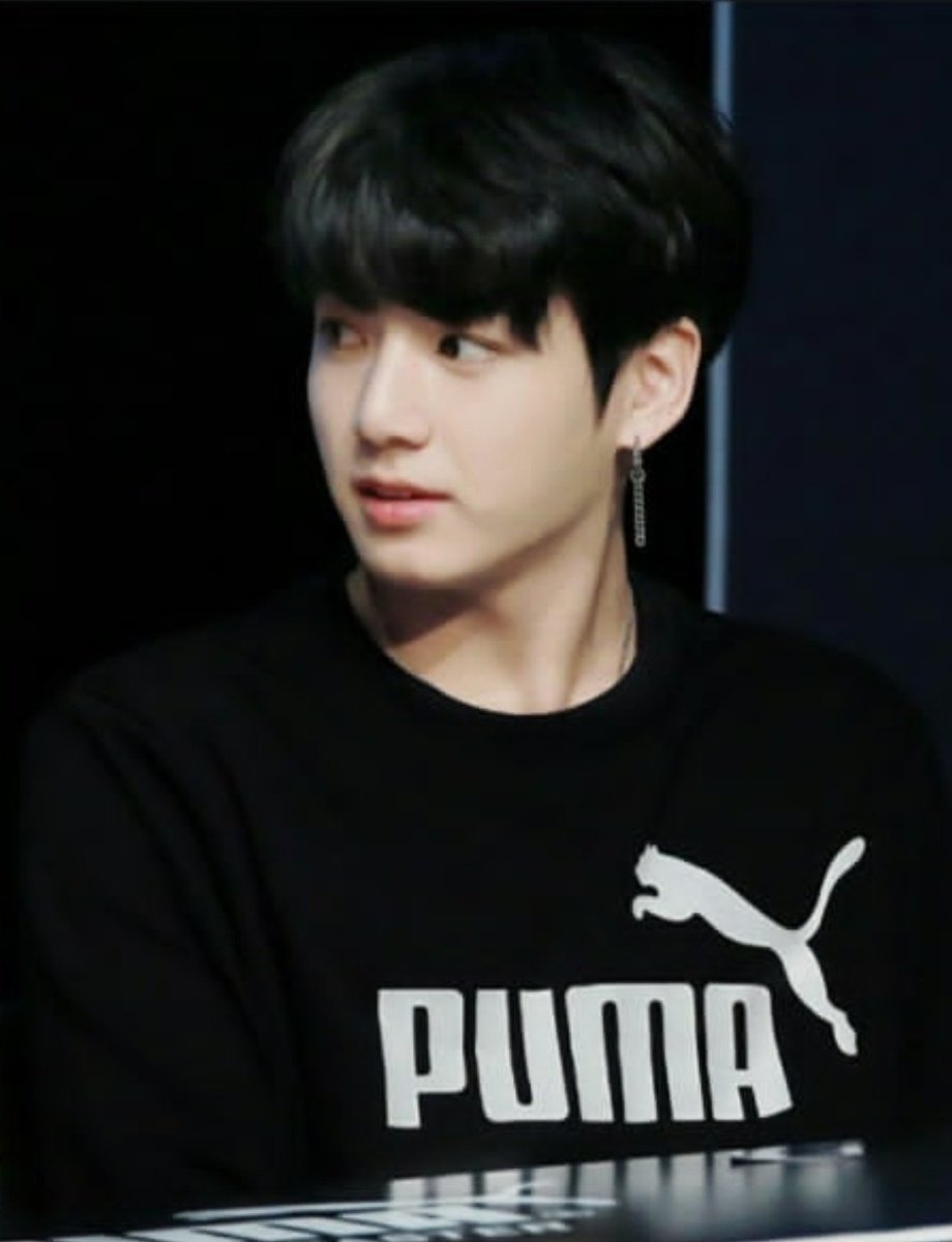 Doly41210's tweet photo. Happiest Birthday Jungkookie 💜💜💜💙💙🎂🎂🎂🍫🍫
Always stay Happy 😊 Healthy and Strong 💪💪
And eat a lot as always.. 
Saranghaeyo 😍😘💙💙💙❣️
#HappyBirthdayToYouJungooBunny
#GoldenMaknae #CutestBunny 
@BTS_twt https://t.co/m3rGZ8tmwJ