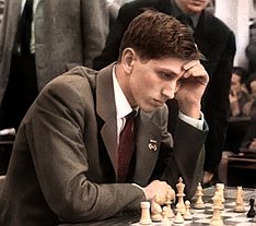 URDailyHistory's tweet image. 1 Sept 1972: U.S. chess player Bobby #Fischer defeats the USSR&apos;s Boris #Spassky in Reykjavík, Iceland for the world chess title. Fischer is considered to be the greatest #chess player ever. After legal problems, he became a citizen of Iceland, where he resided and died in 2008.