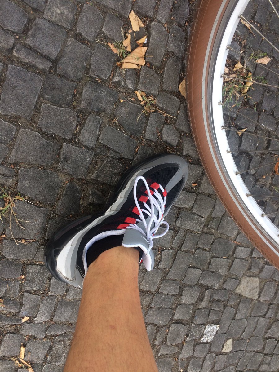 Der #Museum_Run 19 startet in 15 Minuten, dieses Jahr mit folgenden drei Stationen: @broehanmuseum  <a href="/de_kinemathek/">Deutsche Kinemathek</a> @DHM    Begleitet uns durch die <a href="/LNDMberlin/">Lange Nacht der Museen Berlin</a>