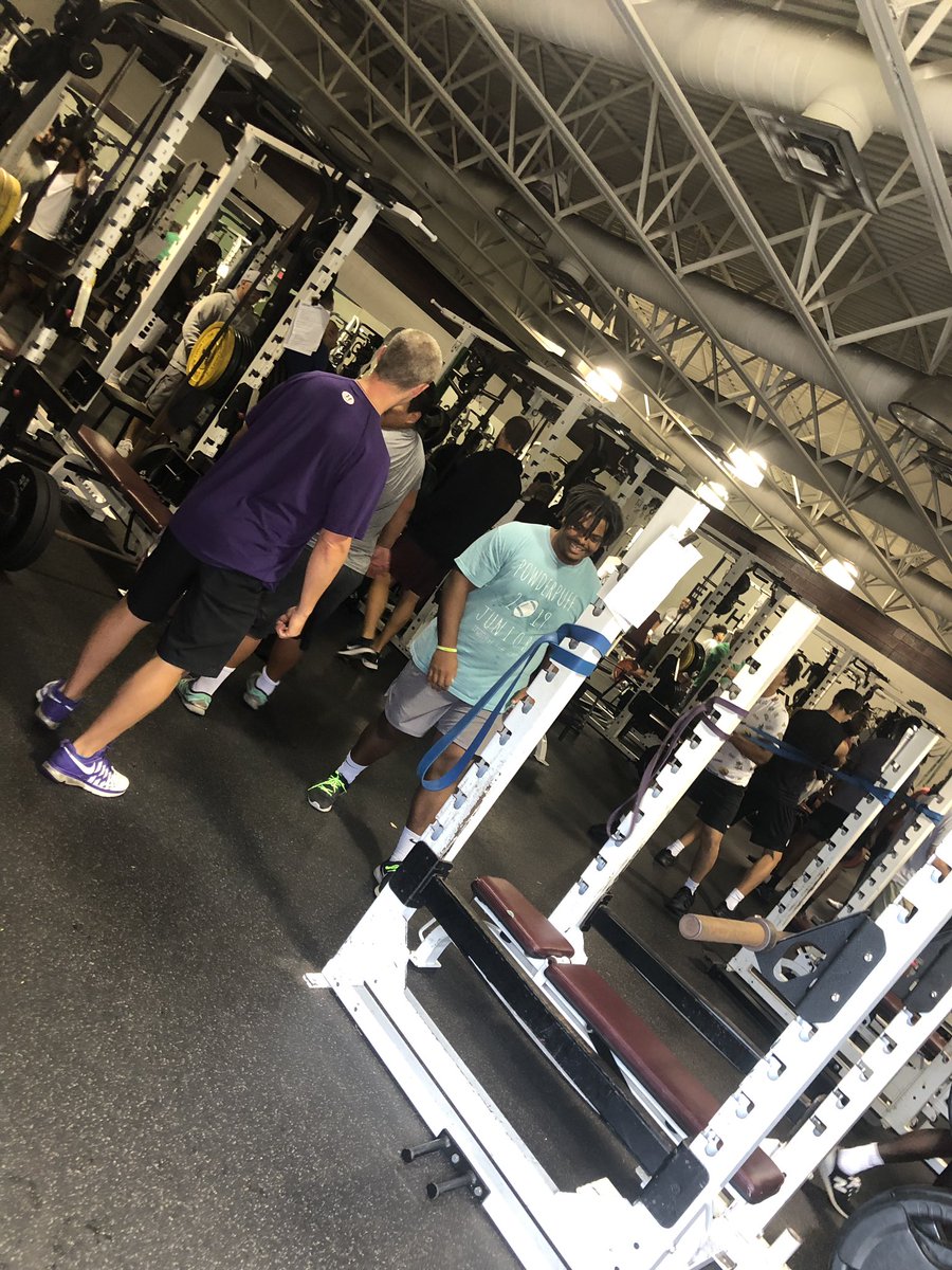 LaurenRVaughn's tweet photo. Fun morning bringing the kiddos to work out with @modle1112 and @LHSFball! #FarmerPride #AuntStatus https://t.co/0sliuyDIHi