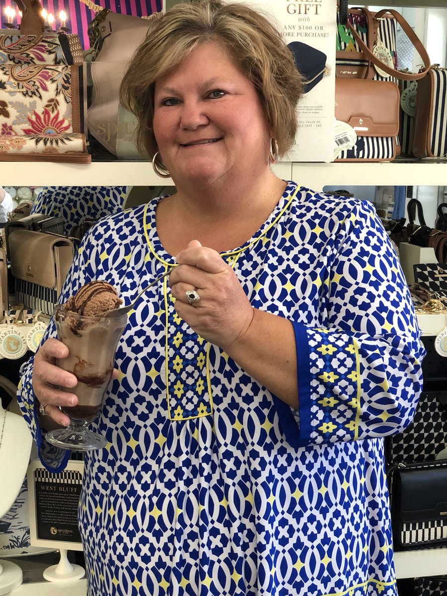 holbrookdrug's tweet photo. Roxanne Lewis was really enjoying her double chocolate sundae! Yum! ๐
#icecreamfordays #holbrookdrug #shopmorehead #shoplocal https://t.co/3jAZuqZh2G