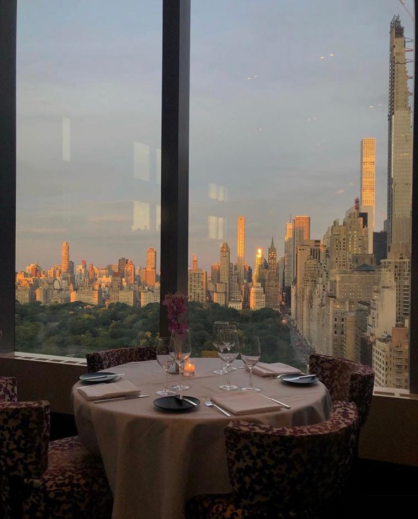 MO_NEWYORK's tweet photo. The golden hour. https://t.co/F1UvclHqjT #MOviews #Asiate Photo Credit: @_giuliapezzin #ImAFan https://t.co/J5YyZ1qKJu