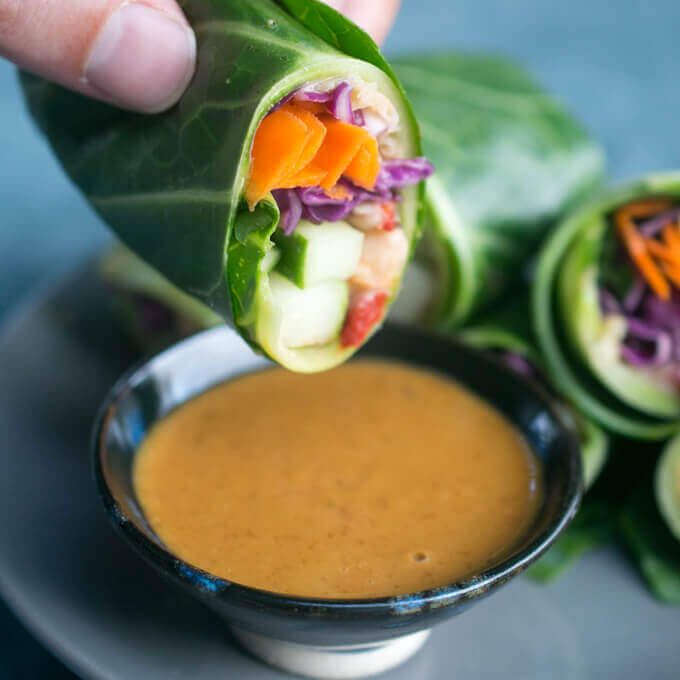Light and refreshing summer collard wraps paired with a tangy peanut sauce for the perfect meal! buff.ly/2TTpLmd #vegan #glutenfree #laborday